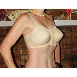 Vintage Ivory Exquisite Form Bullet Bra 40 B front closure pinup retro pointy